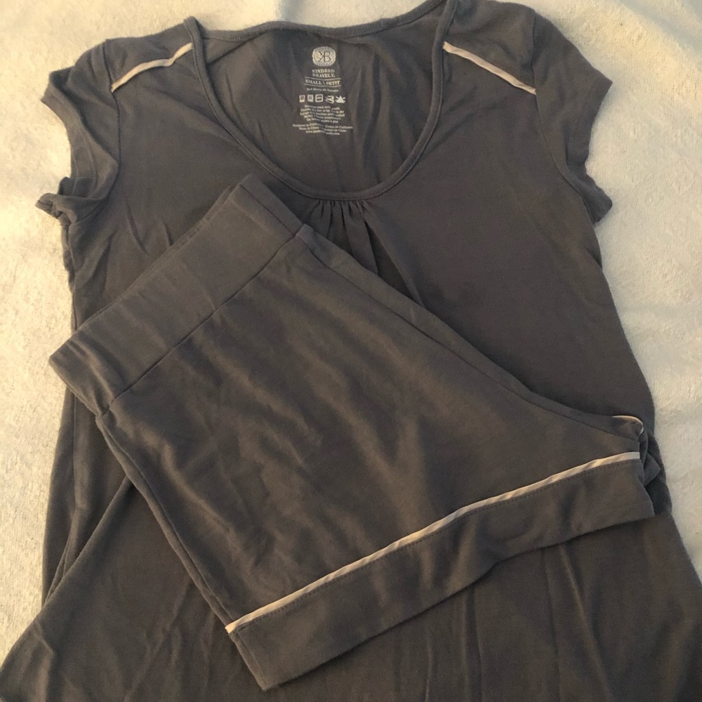 Kindred bravely nursing pajama set. Size small